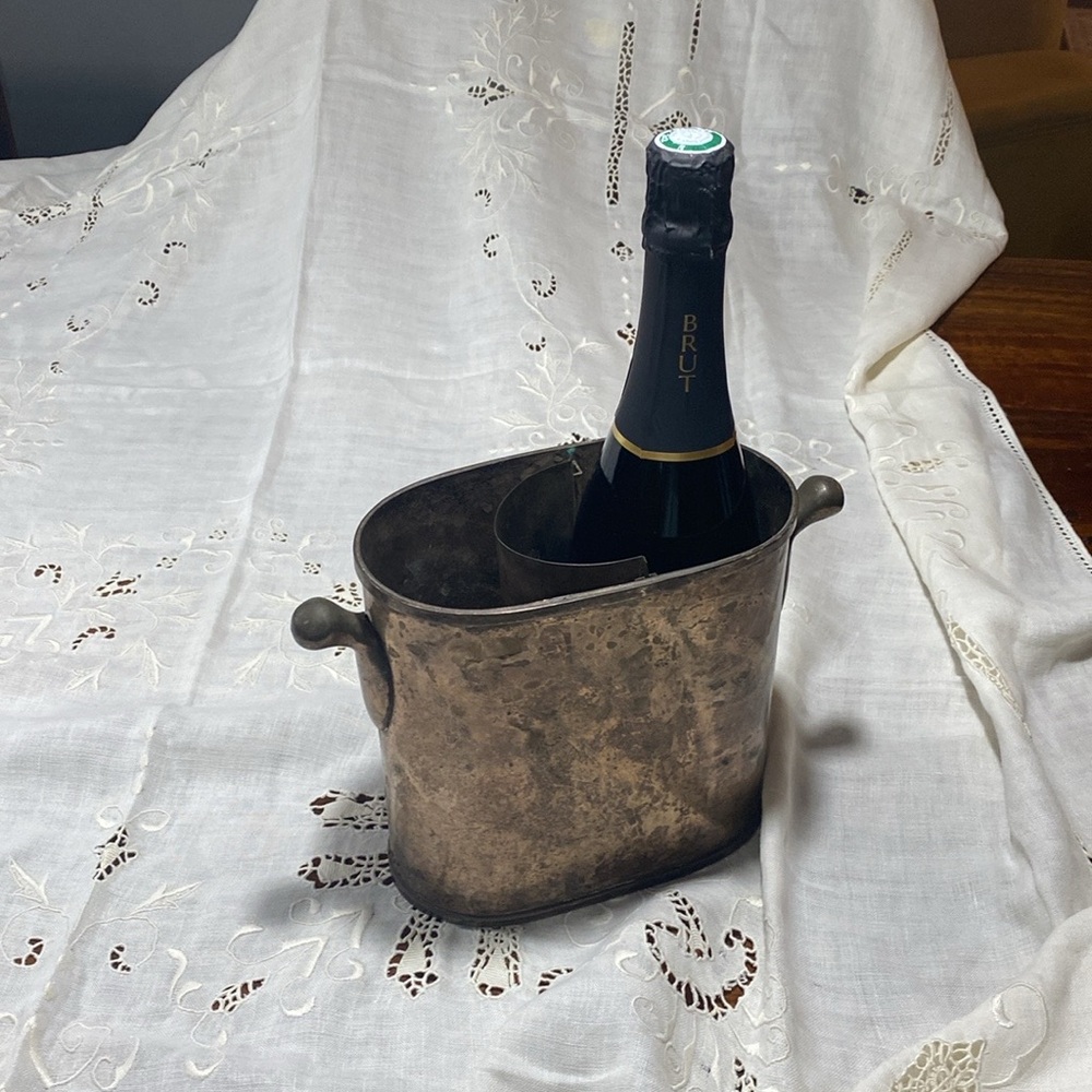 Vintage silver ice bucket  
For champagne or wine.